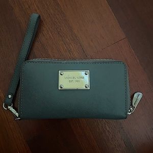 Michael Kors Wallet✨